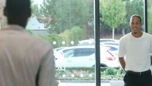 来了老弟！利物浦队长范迪克与伊萨克拥抱，欢迎后者加盟球队